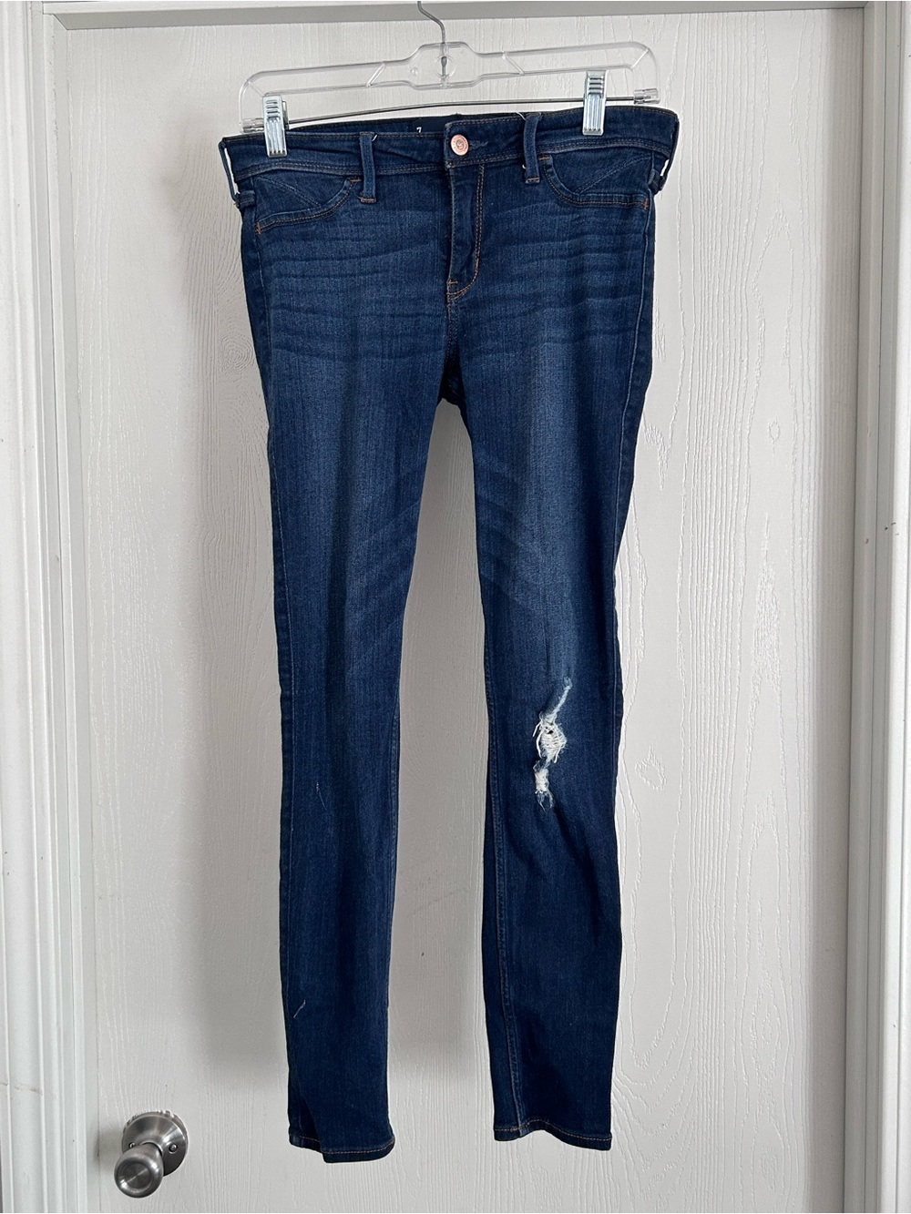 Hollister | Dark Blue Skinny Jeans with Distressed Knee | Size 7/28